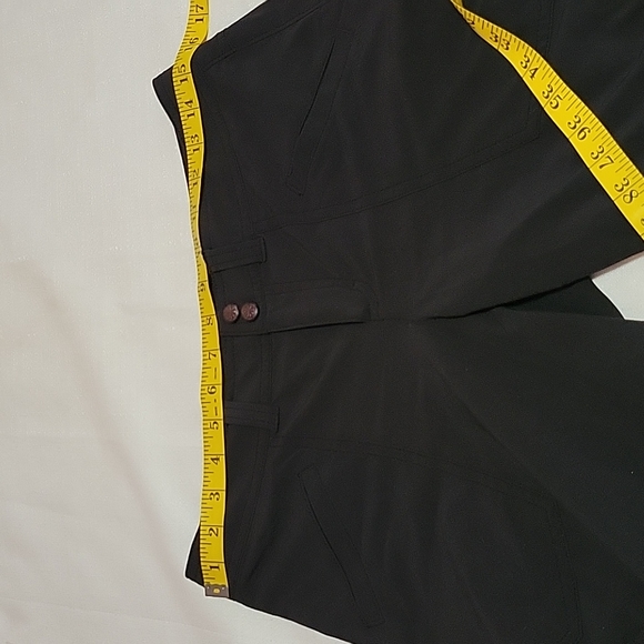 Athleta black low rise dipper capris size 2 - Picture 2 of 8